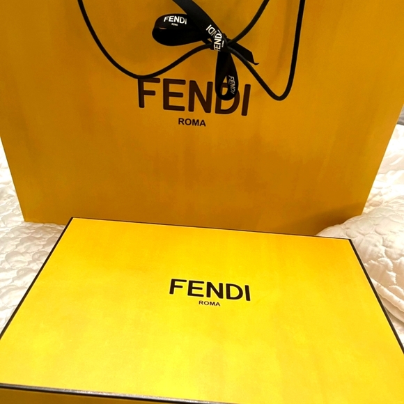 FENDI SHOPPING BOX AND BAG TWO SET 60$ EACH - Picture 4 of 4